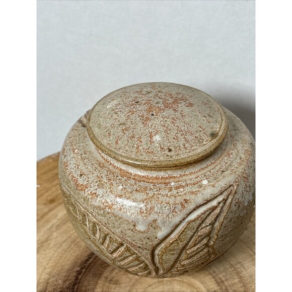 Beautiful Studio Art Pottery Leaf Imprint Design Natural Look Lidded Pot Signed - Picture 5 of 8